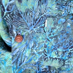 Jacqueline of Kaua'i Batik Mens Shirt M